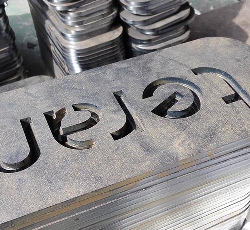 在金屬激光切割機中，穩壓器是一種能穩定輸出電壓的裝置